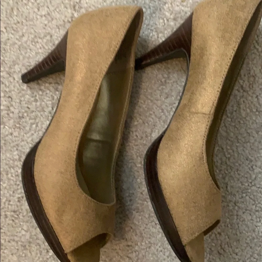 Bandolino peep toe‎ heels size 6